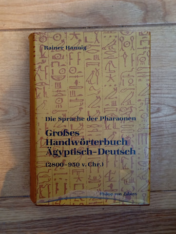 Die Sprache der Pharaonen. Grosses Handwörterbuch Ägyptisch-Deutsch (2800 - 950 v. Chr.).