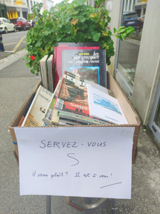 Un bac "servez-vous" mis à disposition devant la boutique !