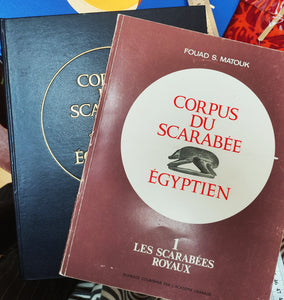 Corpus du scarabée égyptien: Volume I. Les Scarabées royaux & Volume II. Analyse thématique.