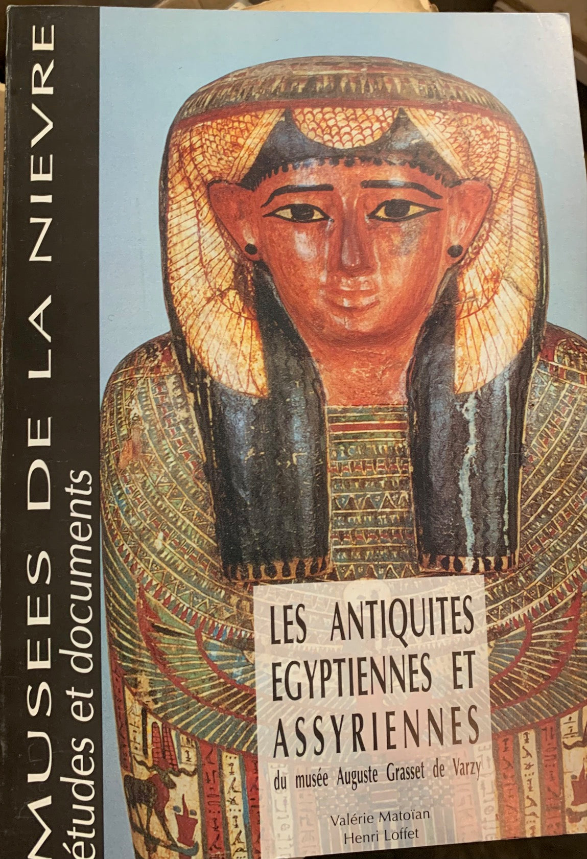Les antiquités égyptiennes et assyriennes du Musée Auguste Grasset de Varzy.