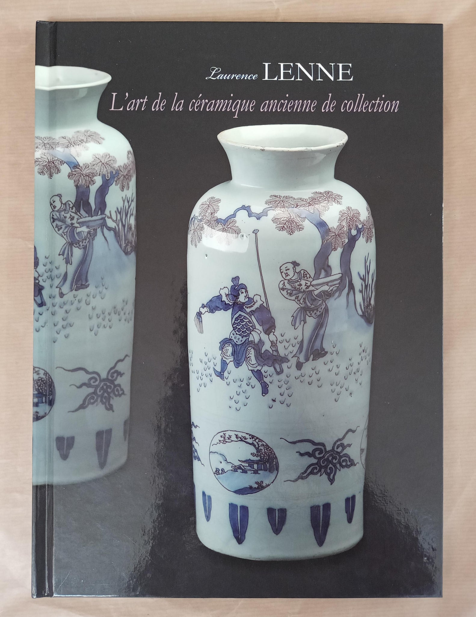 L'art de la céramique ancienne de collection. Catalogue de céramiques ancienne de collection, accompagné d'une étude de couleurs sur porcelaine par microfluescence X.
